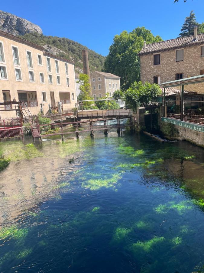 فونتين-دي-فوكلوز Sakina Appartement En Bord De Sorgue المظهر الخارجي الصورة